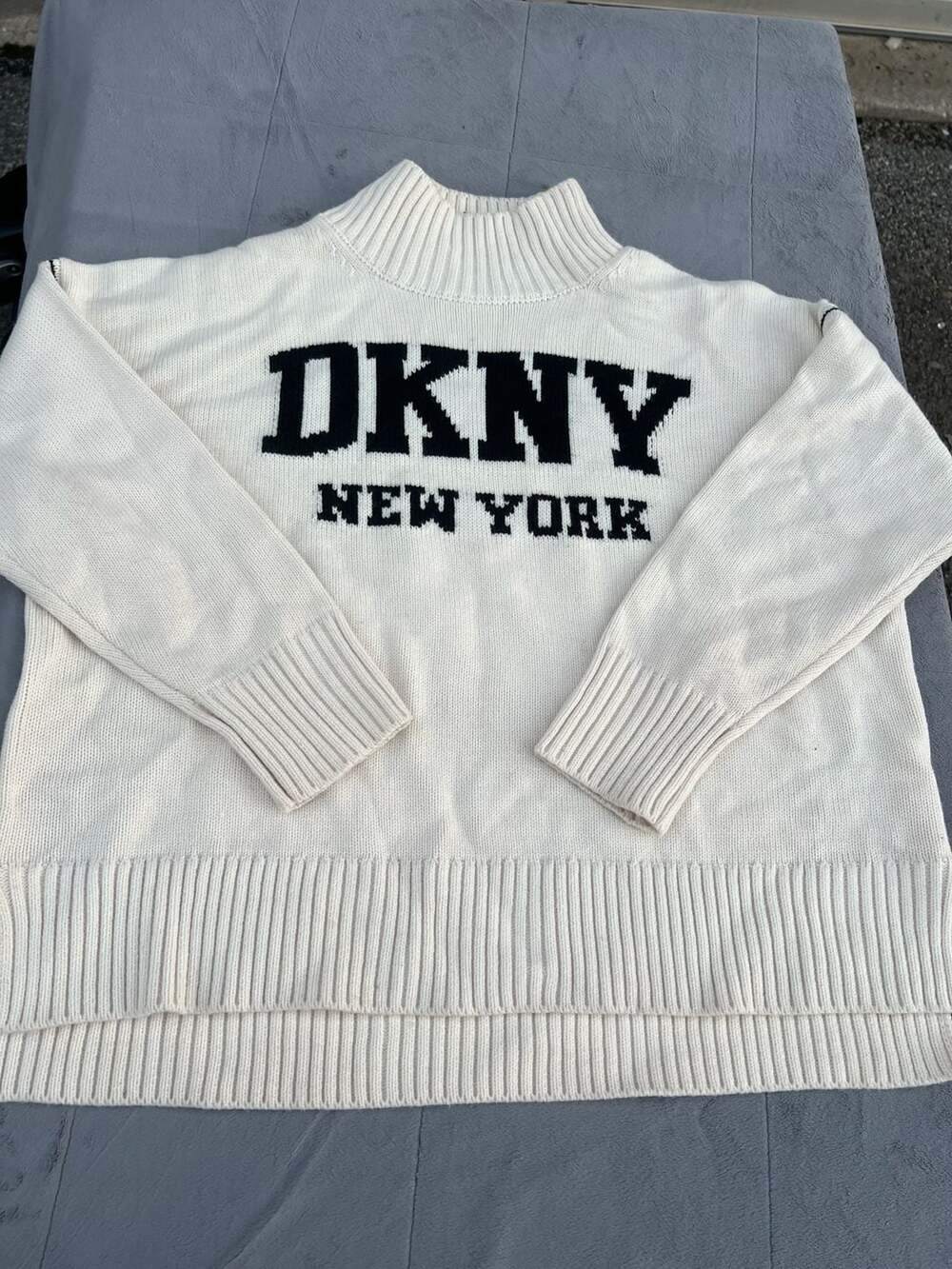 DKNY Jeans Mock Neck Sweater Size L Cream Black Logo